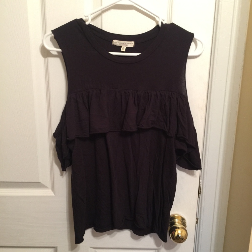 CLOSING SALE / MAKE OFFERS • Ruffle Tee